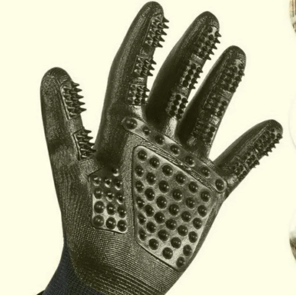 Pet grooming gloves